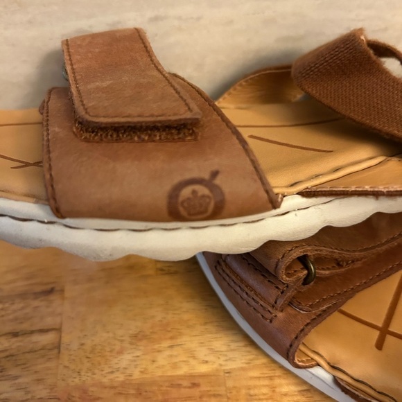 Born Alli Adjustable Leather Stretch Strap Sandals - Picture 10 of 11